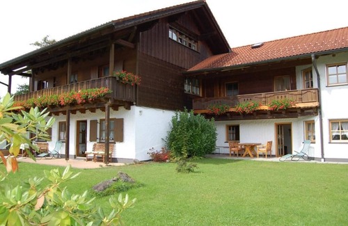 Bayerisch Eisenstein Apartamento | Casa de vacaciones en la planta baja con acceso privado desde el jardín.
