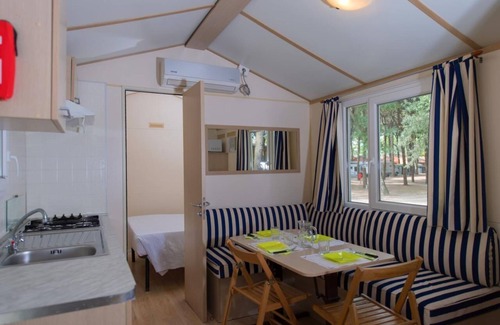 Lido di Spina Casa | Feriendorf Mare Pineta Ametista für 5 Personen