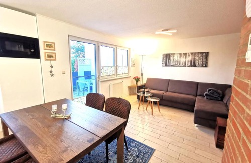 Diedrichshagen Casa | Ferienhäuschen Küstenwald bei Warnemünde, eigener Garten, Terrasse mit Strandkorb, 400m zum Strand
