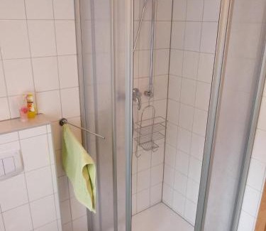 Manebach Apartamento | Ferienhütte Ilmtalblick