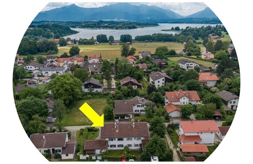 Breitbrunn a. Chiemsee Casa | Ferienhaus für 8 Personen, 190 qm, 4 Schlafräumen, 2 Bäder, Terrasse und Garten