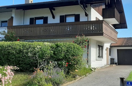 Breitbrunn a. Chiemsee Casa | Ferienhaus für 8 Personen, 190 qm, 4 Schlafräumen, 2 Bäder, Terrasse und Garten