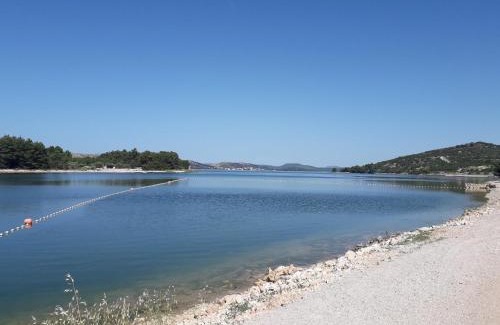 Bilice Casa | Ferienhaus am Wasser - Kuća RiO - iberische Finca in Dalmatien