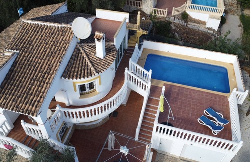 Sagra Casa | Casa vacacional "Casa Elina" con piscina privada y vistas al mar