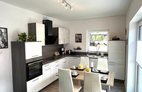Apeldorn Casa | Ferienhaus "Elstar" Meppen Ebenerdig Carport Terrasse Neubau NETFLIX Free WIFI 2 Schlafzimmer Küche