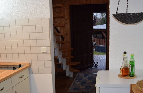 Burg-Dorf Apartamento | Ferienhaus Hinterm Bismarckturm - Ferienhaus, Schlafraum, Wohnraum/küchenzeile, Du/wc/bad