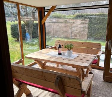 Lobervorstadt Apartamento | Ferienhaus in Erfurt-gemütlich-sonnig-Küche-Bad-Garten-Parken-Pool-Sauna-WLAN-CaroGrün
