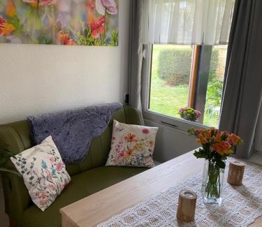 Lobervorstadt Apartamento | Ferienhaus in Erfurt-gemütlich-sonnig-Küche-Bad-Garten-Parken-Pool-Sauna-WLAN-CaroGrün