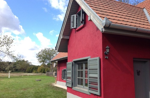 Zalaistvand Casa | Ferienhaus in Ländlicher Ruhe mit Einem 1500 qm Großen Rasengrundstück