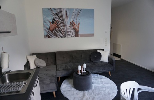 Saaldorf Condominio | Ferienhaus mit 6 Apartments, Terrasse und Blick auf den Stausee