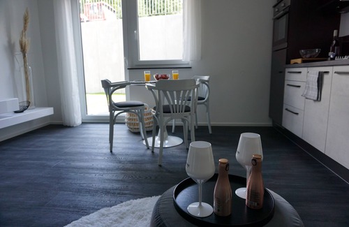 Saaldorf Condominio | Ferienhaus mit 6 Apartments, Terrasse und Blick auf den Stausee