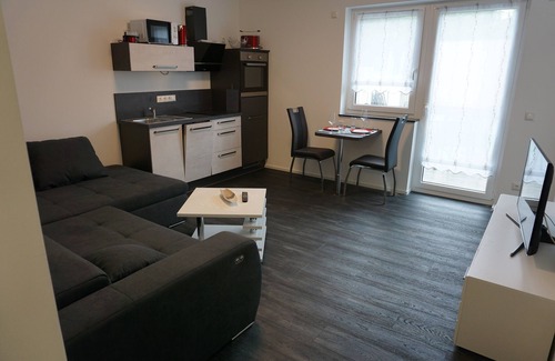Saaldorf Condominio | Ferienhaus mit 6 Apartments, Terrasse und Blick auf den Stausee