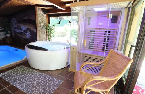 Gilgenbach Casa | Ferienhaus mit Schwimmbad, Whirlpool & Sauna am Nürburgring