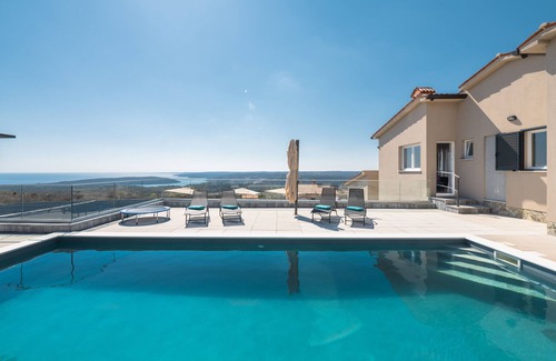 Stanisovi Casa | Ferienhaus mit Swimmingpool und Herrlichem Panoramablick