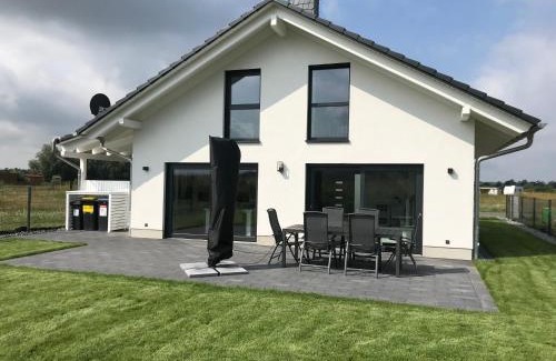 Lobnitz Casa | Ferienhaus Oskar 100m Entfernung zum See/Strand