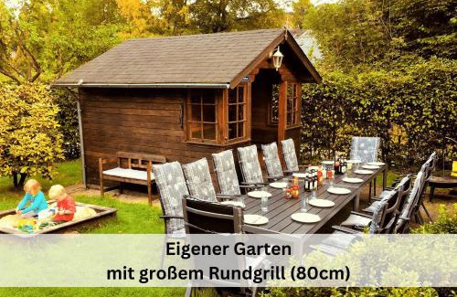 Eslohe Casa | Ferienhaus Pape - 300m2, 15 Betten - mit großem privatem Garten, Pool, Dart, Sauna-, Grill- und Spielbereich - Ideal für Familien