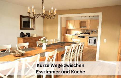 Eslohe Casa | Ferienhaus Pape - 300m2, 15 Betten - mit großem privatem Garten, Pool, Dart, Sauna-, Grill- und Spielbereich - Ideal für Familien