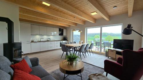 Hohen Schonberg Apartamento | Ferienhaus Südgarten mit Kamin an der Ostsee