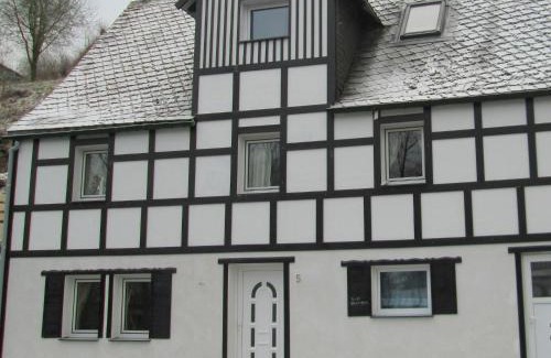 Oberkirchen Apartamento | Ferienhaus Schmallenberg nahe Skibus