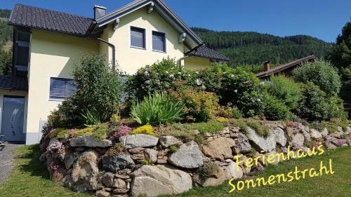 Gmuend in Kaernten Apartamento | Ferienhaus Sonnenstrahl