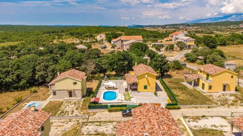 Razanac Casa | Ferienhaus Sonnenliebe mit Pool bei Zadar