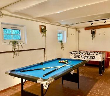 Juliusplate Casa | Ferienhaus Weserblick am Sandstrand mit Dart, Billard und Tischkicker