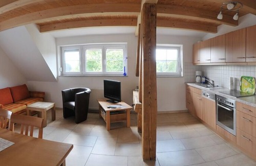 Bodnegg Apartamento | Apartamento de 2 a 6 personas, 1 a 3 dormitorios, piscina natural, zona de juegos y barbacoa, cama elástica