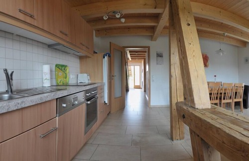 Bodnegg Apartamento | Apartamento de 2 a 6 personas, 1 a 3 dormitorios, piscina natural, zona de juegos y barbacoa, cama elástica