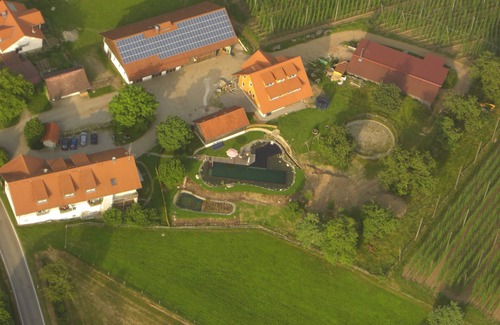 Bodnegg Apartamento | Apartamento de 2 a 6 personas, 1 a 3 dormitorios, piscina natural, zona de juegos y barbacoa, cama elástica