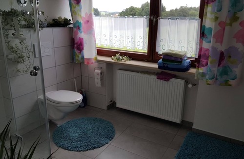 Breitbrunn a. Chiemsee Apartamento | Ferienwohnung für 2 Personen in der 1. Etage mit Westbalkon, 50 qm, Extra Schlafzimmer