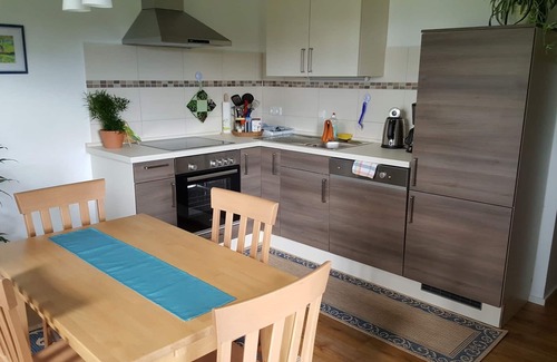 Breitbrunn a. Chiemsee Apartamento | Ferienwohnung für 2 Personen in der 1. Etage mit Westbalkon, 50 qm, Extra Schlafzimmer
