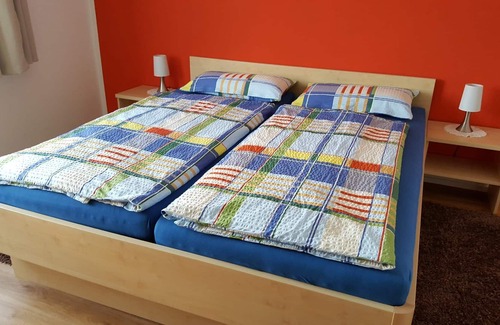 Breitbrunn a. Chiemsee Apartamento | Ferienwohnung für 2 Personen in der 1. Etage mit Westbalkon, 50 qm, Extra Schlafzimmer