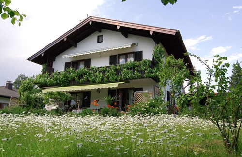 Breitbrunn a. Chiemsee Apartamento | Ferienwohnung 2 für 2-5 Personen im OG, 70 qm, 2 Schlafzimmer, 1 Wohnküche mit Südbalkon