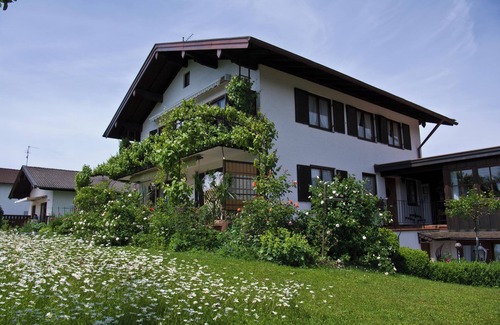 Breitbrunn a. Chiemsee Apartamento | Ferienwohnung 1 für 1-2 Personen, 50 qm, 1 Schlafzimmer, 1 Wohnküche und Südterrasse