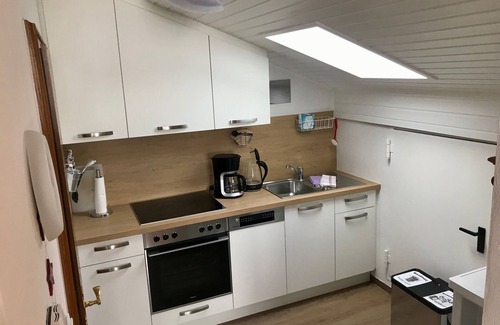 Unterschonau Apartamento | Apartamento No. 6, de 1 a 2 personas, 55 m², 1 dormitorio, sala de estar con sofá cama, cocina equipada y balcón.