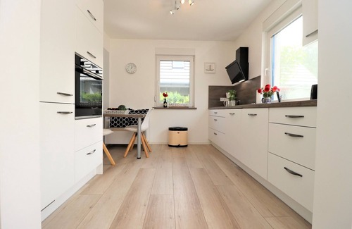 Neuhaus Apartamento | Ferienwohnung mit Terrasse und Garten in Strandnaher Lage