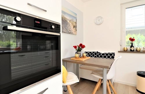Neuhaus Apartamento | Ferienwohnung mit Terrasse und Garten in Strandnaher Lage