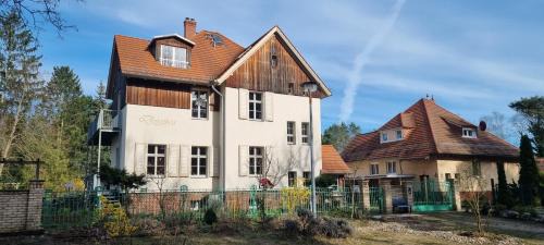 Kienwerder Apartamento | Ferienwohnung 2OG am Waldfriedhof