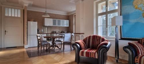 Kienwerder Apartamento | Ferienwohnung 2OG am Waldfriedhof