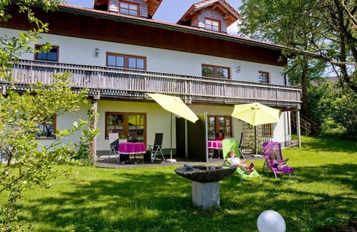 Neuschoenau Apartamento | Ferienwohnung 4 mit 2 Schlafzimmern und Balkon