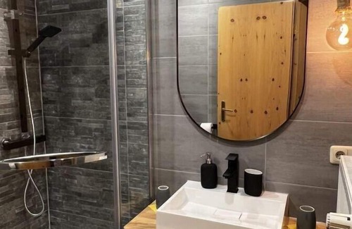 Bobrach Apartamento | Ferienwohnung 45qm mit Einem Schlafzimmer und Wohnküche