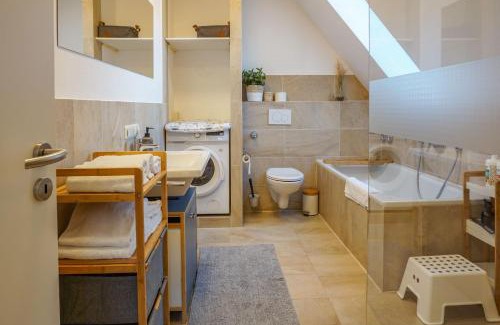 Mering Apartamento | Ferienwohnung "Alpspitze" - Familienfreundliche Maisonette in Mering