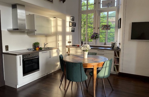 Oberhundem Apartamento | Ferienwohnung Alte Schlossbibliothek, 50qm, 1 Wohn-/schlafraum, Max. 2 Personen