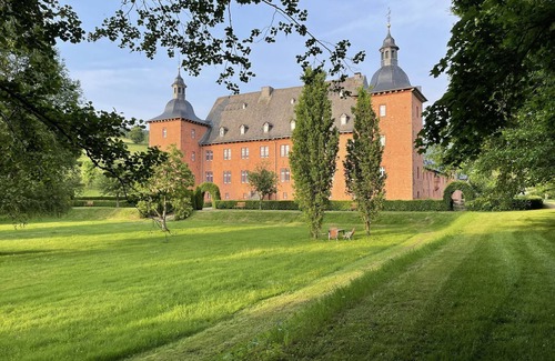 Oberhundem Apartamento | Ferienwohnung Alte Schlossbibliothek, 50qm, 1 Wohn-/schlafraum, Max. 2 Personen