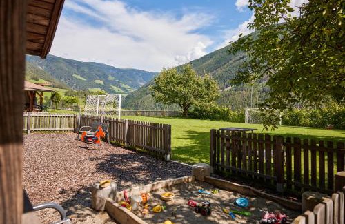 Naz Sciaves Apartamento | Ferienwohnung am Kernhof - Neues Apartment in ruhiger Lage mitten in der Natur - ideal für Paare, Familien, Gäste mit Hunden