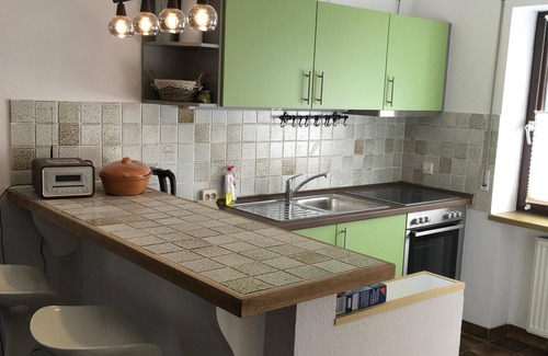 Siegsdorf Apartamento | Ferienwohnung Am Moosweg, 100qm, Terrasse, 1 Schlafzimmer, 1 Wohnzimmer, max 4 Pers
