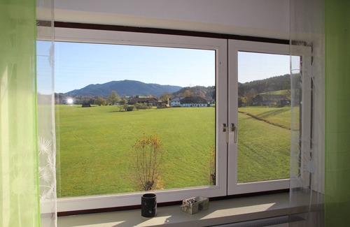 Siegsdorf Apartamento | Ferienwohnung Am Moosweg, 100qm, Terrasse, 1 Schlafzimmer, 1 Wohnzimmer, max 4 Pers