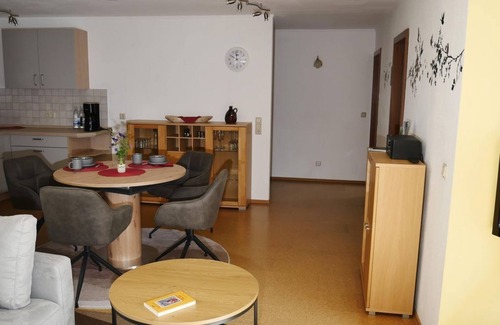 Langenlonsheim Apartamento | Ferienwohnung an den Weingärten - Holiday apartment with 2 bedrooms and terrace