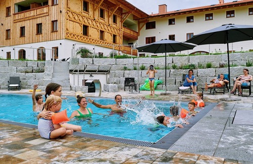 Chieming Apartamento | Ferienwohnung Badesteg, 1-5pers., 2sep. SZ, Balkon mit Bergblick
