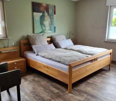 Pelm Apartamento | Ferienwohnung Burgblick